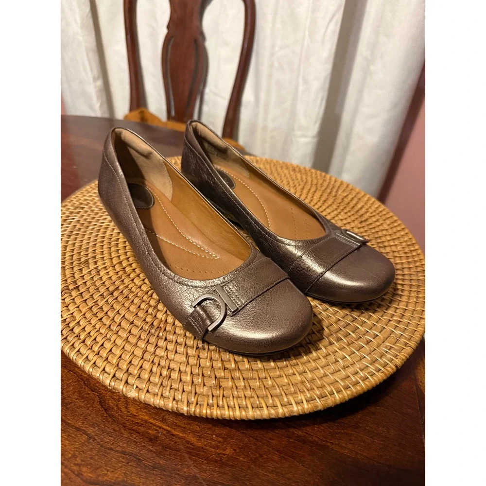Clarks Artisan Womens Metallic Bronze Leather Low Wedge Pump Shoes 7.5 M